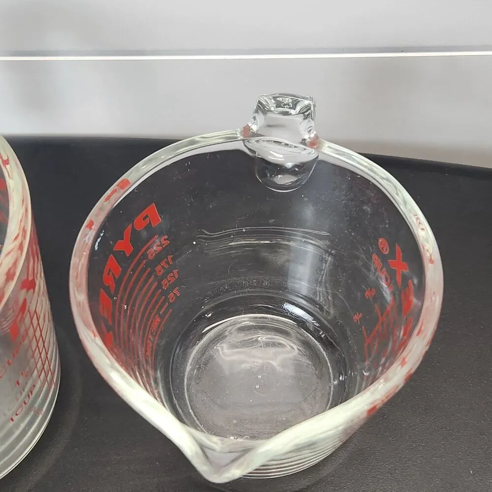 Set of 2 Vtg Pyrex Glass Measuring Cups 2 & 1 Cup Red Letter Corning USA 516 508